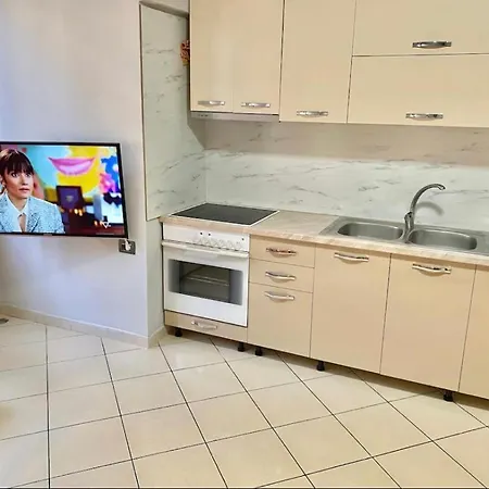 Lovely 2-bedroom Flat 1 Min Walk Appartement Golem (Tirana)
