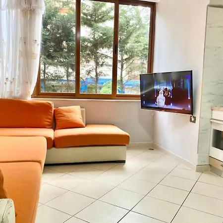 Lovely 2-bedroom Flat 1 Min Walk